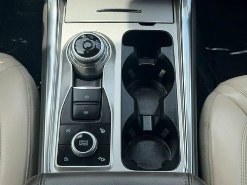 Used 2020 Ford Explorer Platinum w/ Premium Technology Package AWD/4WD image 33