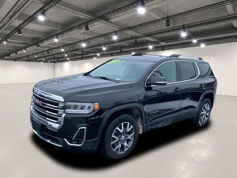 Used 2023 GMC Acadia SLT w/ Preferred Package image 3