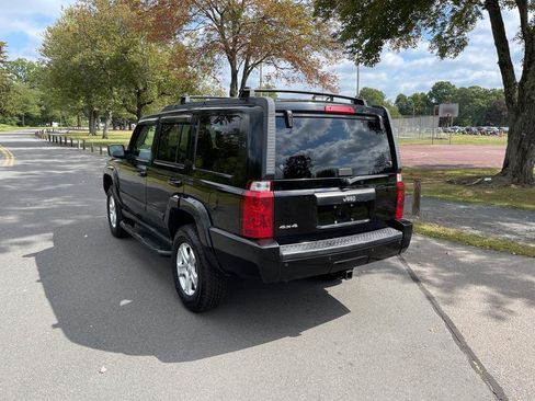 Used 2007 Jeep Commander Sport image 8