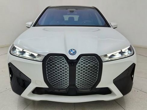 Used 2024 BMW iX xDrive50 w/ Premium Package AWD/4WD image 13