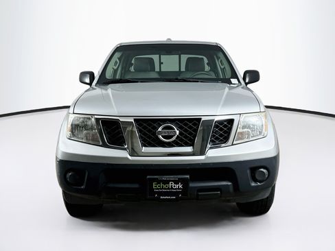 Used 2014 Nissan Frontier SV RWD image 2