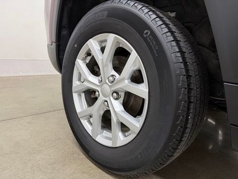 Used 2023 Jeep Grand Cherokee Limited AWD/4WD image 11