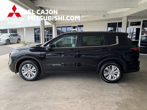 New 2025 Mitsubishi Outlander ES image 7