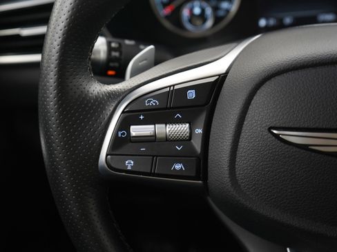 Used 2025 Genesis G70 2.5T image 23