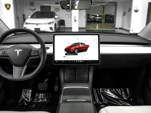 Used 2023 Tesla Model Y AWD image 14
