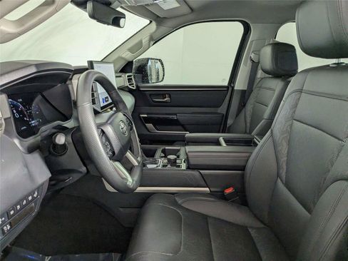 Used 2024 Toyota Tundra Limited AWD/4WD image 9