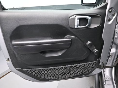 Used 2020 Jeep Wrangler Sport image 10