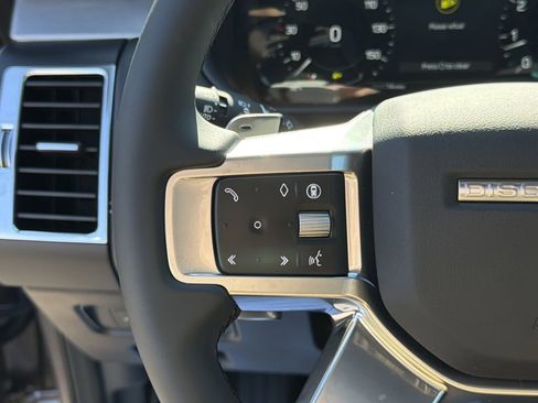 New 2026 Land Rover Discovery Dynamic SE image 24