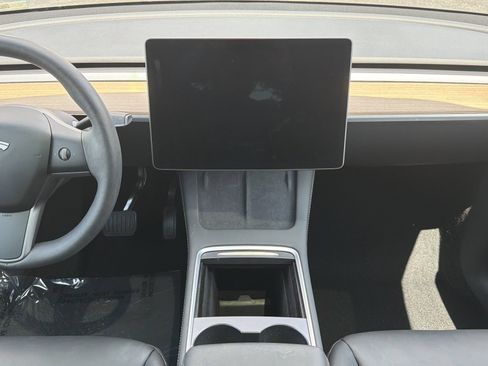 Used 2023 Tesla Model Y Performance AWD/4WD image 16