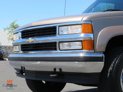 Used 1996 Chevrolet Suburban 2500 AWD/4WD image 36