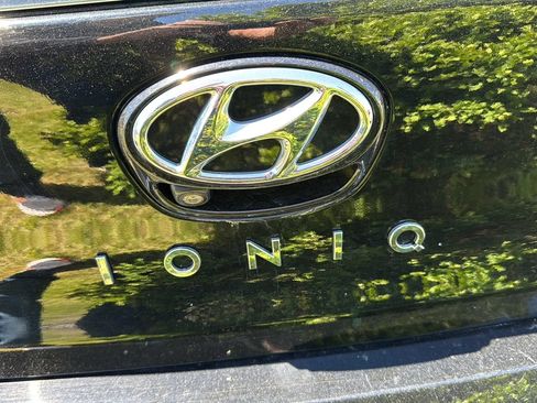 Used 2020 Hyundai Ioniq SE FWD image 5