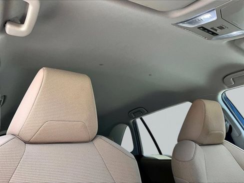 Used 2021 Toyota RAV4 LE FWD image 17