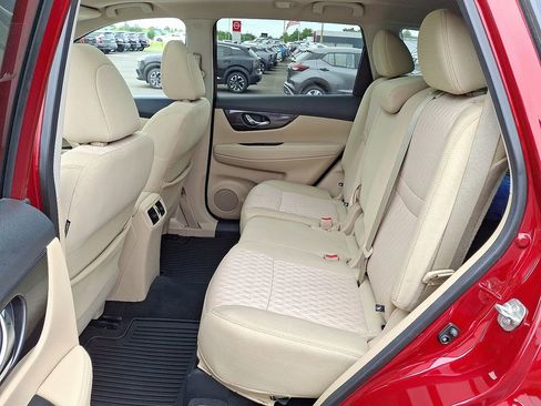 Used 2019 Nissan Rogue SV w/ Sun & Sound Touring Package image 10