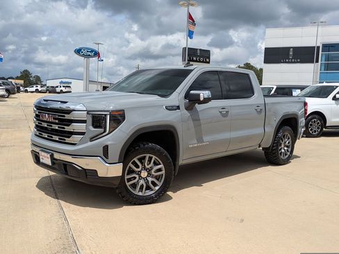 Used 2024 GMC Sierra 1500 SLE w/ Preferred Package AWD/4WD image 4
