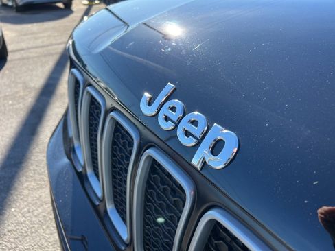 Used 2023 Jeep Renegade Latitude w/ Premium Group image 27