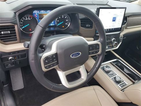 Used 2022 Ford Expedition Limited image 19