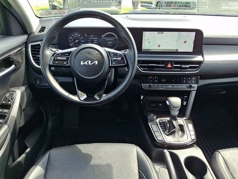 Certified 2025 Kia Seltos EX FWD image 11