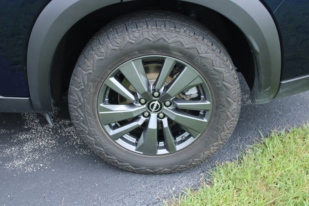 Used 2022 Nissan Pathfinder SV AWD/4WD image 6