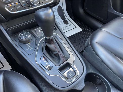 Used 2022 Jeep Cherokee Trailhawk w/ Sun, Sound & Nav Group image 32