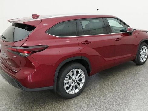 New 2026 Toyota Highlander Limited image 9
