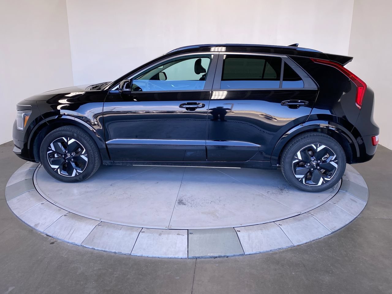 Certified 2024 Kia Niro Wind FWD image 2