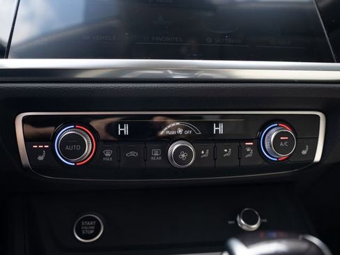 Used 2025 Audi Q3 2.0T Premium w/ Convenience Package image 26