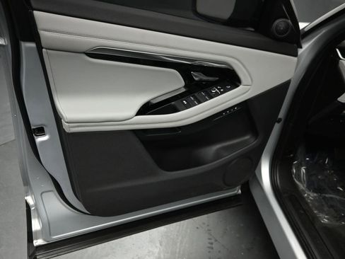 Used 2020 Land Rover Range Rover Evoque SE image 21
