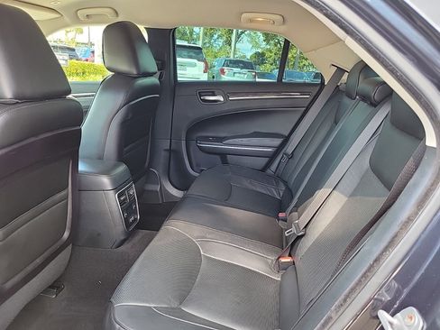 Used 2019 Chrysler 300 Limited image 13