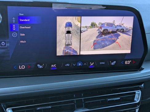 New 2025 Chevrolet Traverse LT w/ Enhanced Driving Package image 11