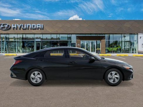 New 2026 Hyundai Elantra SE image 7