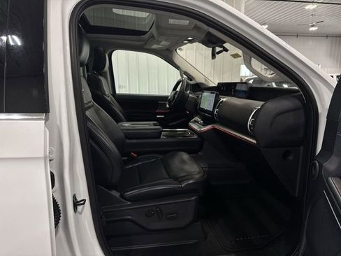 Used 2025 Ford Expedition Max Platinum AWD/4WD image 27