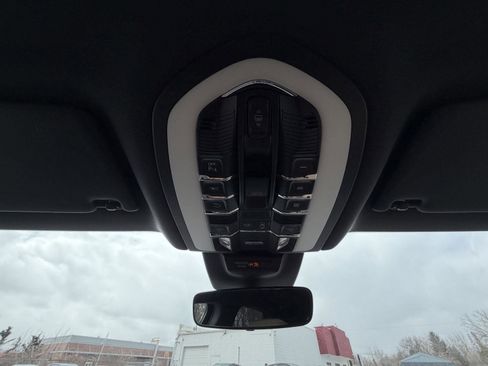 Used 2022 Porsche Macan S image 18