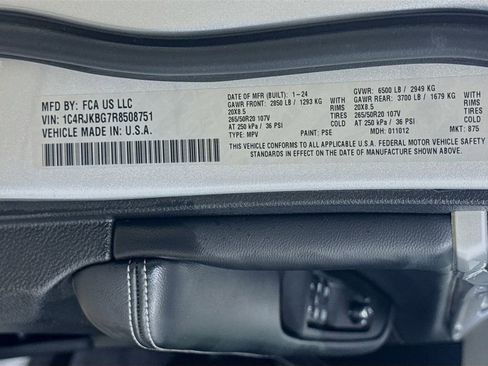 Used 2024 Jeep Grand Cherokee L Limited w/ Black Appearance Package image 31