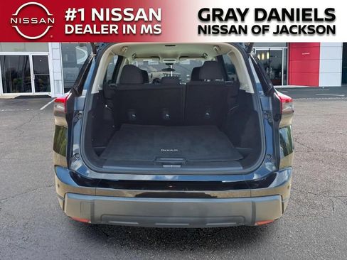 Used 2025 Nissan Rogue SV FWD image 8