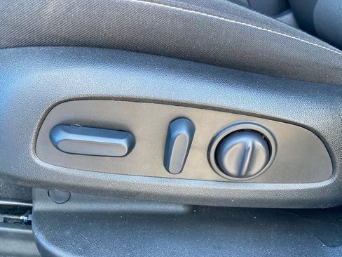 Used 2025 Chevrolet Blazer LT image 13