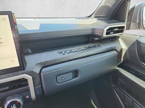Used 2025 Toyota Tacoma Limited AWD/4WD image 22