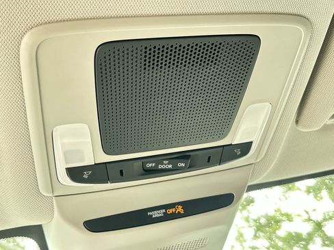 Used 2023 Honda HR-V LX image 17