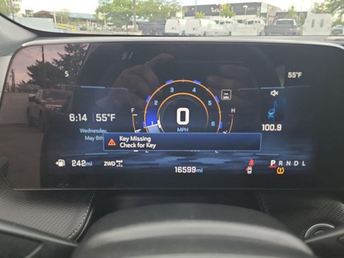 Used 2025 Chevrolet Equinox LT w/ Safety and Technology Package AWD/4WD image 17