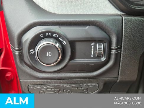 Used 2025 Jeep Wrangler Unlimited Sahara AWD/4WD image 33