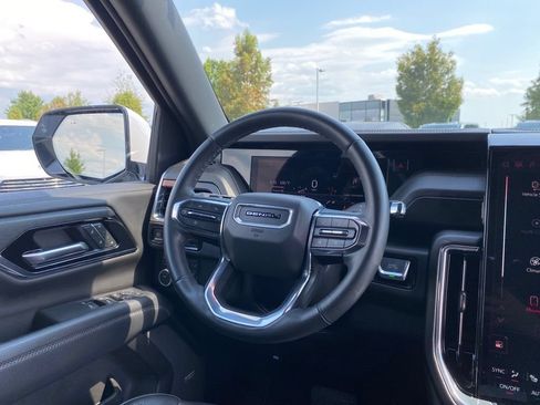 Used 2025 GMC Yukon XL Denali AWD/4WD image 31