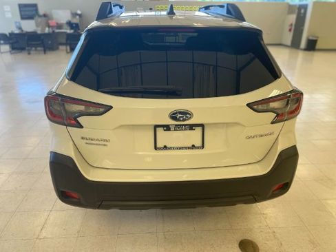 Used 2017 Subaru Outback 2.5i Limited AWD/4WD image 9