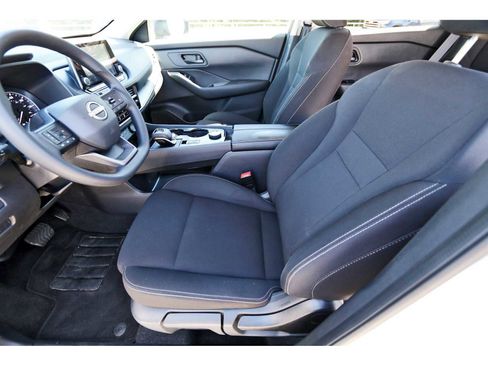 Used 2025 Nissan Rogue S image 11