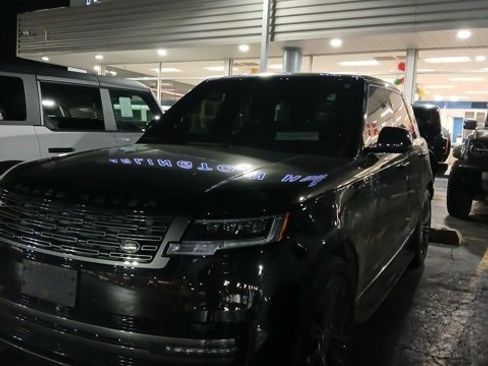 Used 2023 Land Rover Range Rover SE image 9