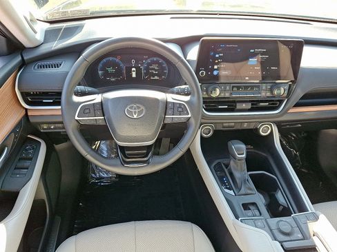 Certified 2025 Toyota Grand Highlander AWD image 12