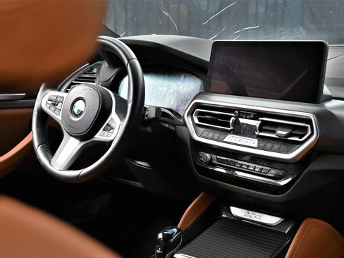 Used 2024 BMW X4 xDrive30i w/ M Sport Package AWD/4WD image 9