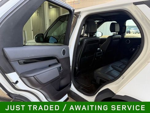 Used 2018 Land Rover Discovery SE AWD/4WD image 17