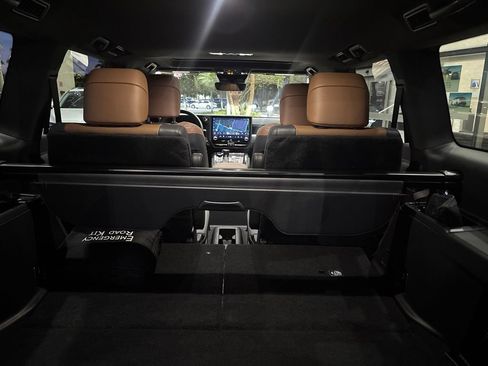 Used 2025 Lexus GX 550 w/ Accessory Package (Z1) AWD/4WD image 8