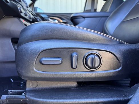 Used 2022 GMC Terrain AT4 w/ Infotainment Package II image 9