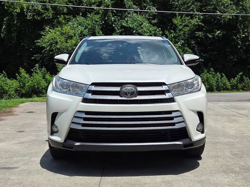 Used 2018 Toyota Highlander XLE FWD image 2