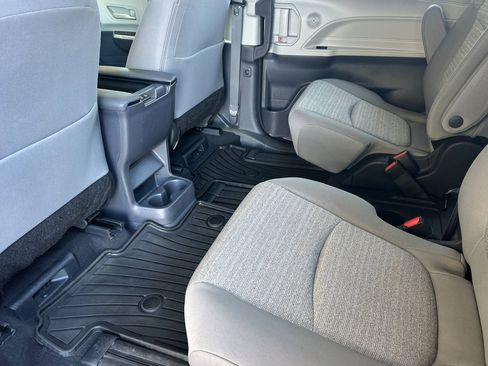 Certified 2023 Toyota Sienna LE w/ LE Plus Package FWD image 11